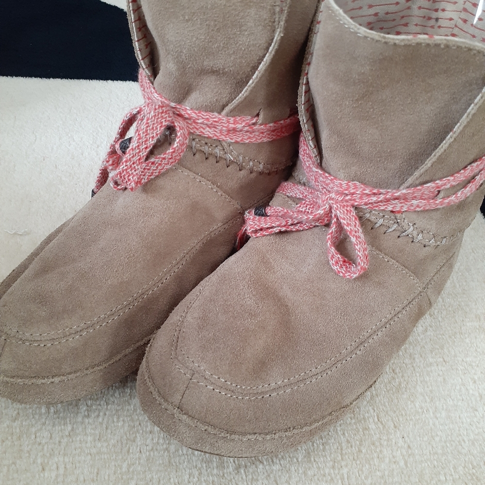 Sanuk Suede Booties